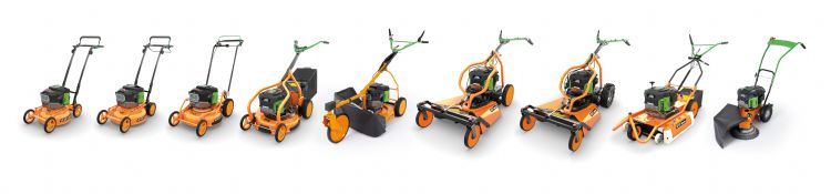 V.l.n.r.: drie mulchende gazonmaaiers (E-Proclip AS 420, 470, 510), de professionele E-Procut AS 531 gazonmaaier, drie E-Allmähers voor ruw terrein/lang gras (AS21, AS 62 en de AS 63). De producent introduceerde ook twee onkruidborstelmachines. V.l.n.r.: drie mulchende gazonmaaiers (E-Proclip AS 420, 470, 510), de professionele E-Procut AS 531 gazonmaaier, drie E-Allmähers voor ruw terrein/lang gras (AS21, AS 62 en de AS 63). De producent introduceerde ook twee onkruidborstelmachines.
