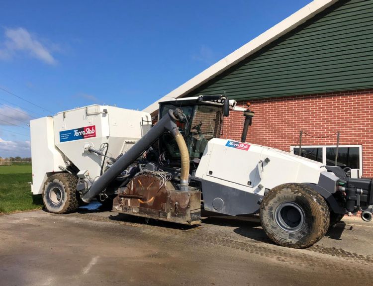 De bermstabilisatiemachine van Terrastab. De bermstabilisatiemachine van Terrastab.