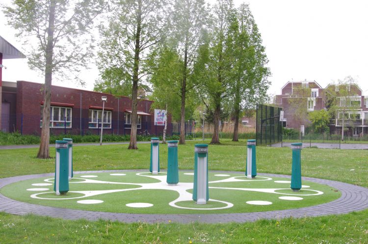 Interactief spelen op het speelterrein bij basisschool De Tweemaster Interactief spelen op het speelterrein bij basisschool De Tweemaster