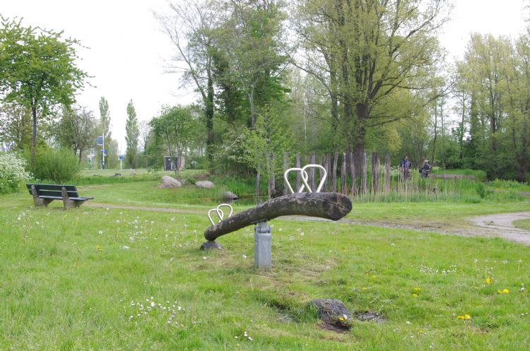 De natuurspeelplaats bij de molen in Joure is in nauwe samenwerking met buurtbewoners tot stand gekomen. De natuurspeelplaats bij de molen in Joure is in nauwe samenwerking met buurtbewoners tot stand gekomen.