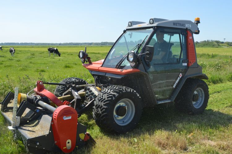 Klepelmaaien van de Noord-Hollandse bermen Klepelmaaien van de Noord-Hollandse bermen