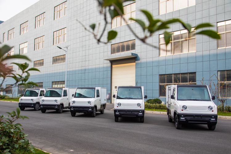 Nextem levert de Orca in verschillende uitvoeringen; desgewenst past de importeur deze nog verder aan. Nextem levert de Orca in verschillende uitvoeringen; desgewenst past de importeur deze nog verder aan.