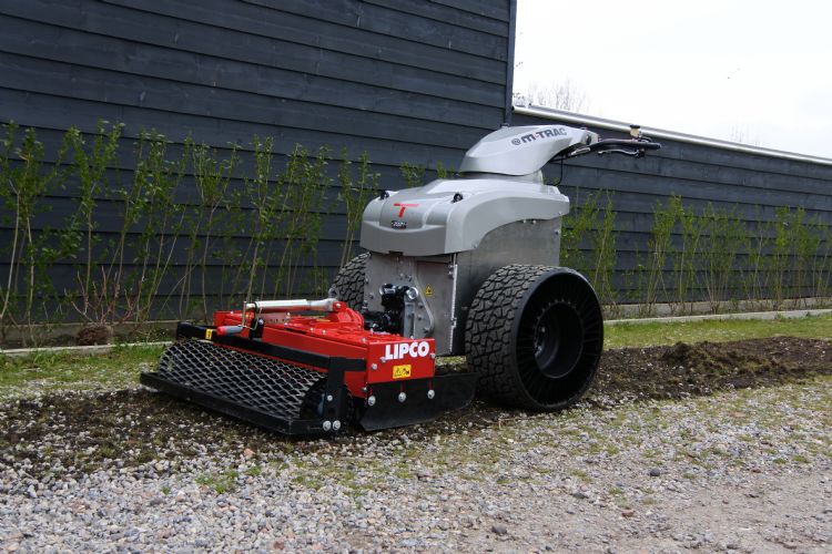 Het Duitse Lipco is de huisleverancier van aanbouwwerktuigen. Andere merken passen ook uitstekend achter de M-Trac 2.0, volgens directeur Belgers. Het Duitse Lipco is de huisleverancier van aanbouwwerktuigen. Andere merken passen ook uitstekend achter de M-Trac 2.0, volgens directeur Belgers.