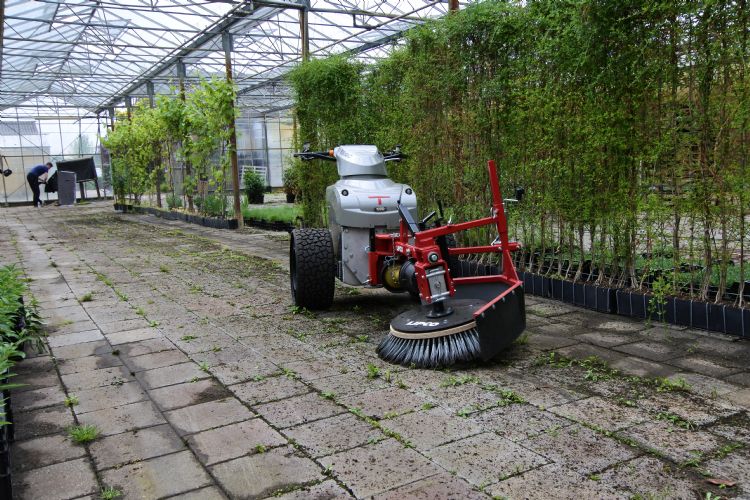 Belgers ziet ook mogelijkheden voor de machine in kassen en in de bosbouw. Belgers ziet ook mogelijkheden voor de machine in kassen en in de bosbouw.