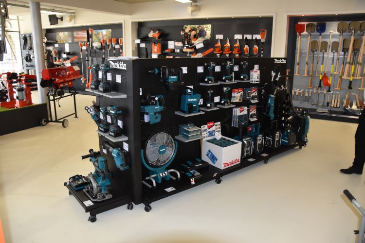 Eén van de Makita-displayeilanden Eén van de Makita-displayeilanden