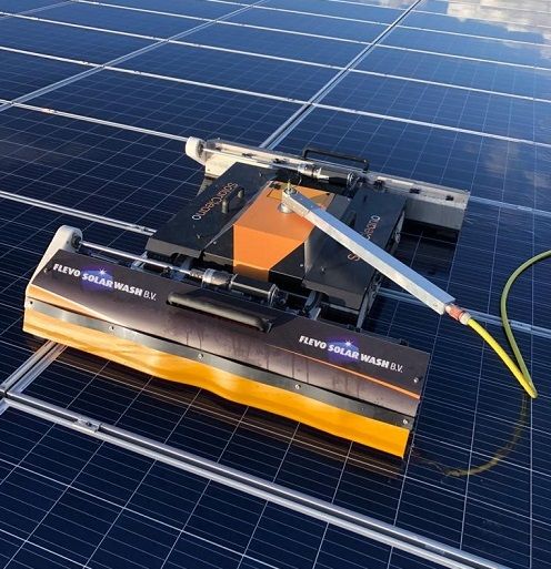 In 2020 schafte Flevo Solar Wash deze reinigingsrobot aan.