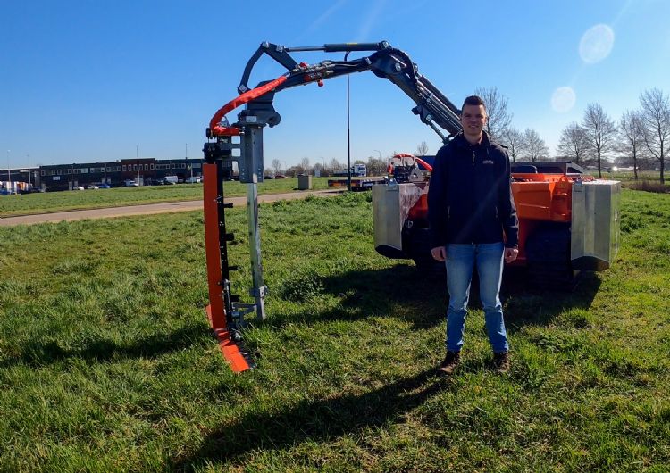 Jèthro Zwets noemt de constructie en de verstelmogelijkheden van het frame met beide deuren het meest bijzondere aan deze Conver-baggerschuifboot. Jèthro Zwets noemt de constructie en de verstelmogelijkheden van het frame met beide deuren het meest bijzondere aan deze Conver-baggerschuifboot.