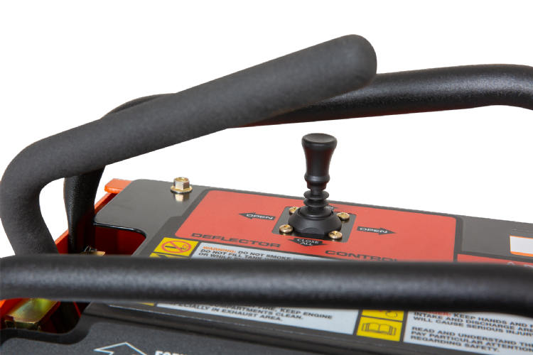 Stevige handgrepen, de zero-turn-hendels en de joystick om de drie blaasmonden te bedienen Stevige handgrepen, de zero-turn-hendels en de joystick om de drie blaasmonden te bedienen