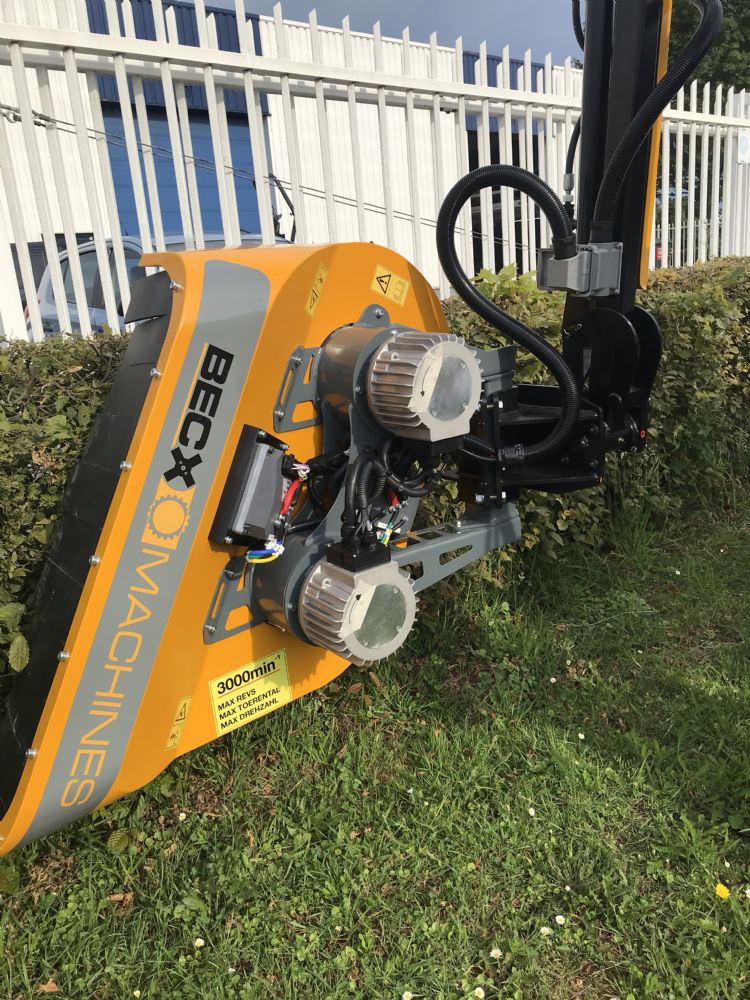 Maaiarm MA270 met elektrische heggensnoeier Maaiarm MA270 met elektrische heggensnoeier