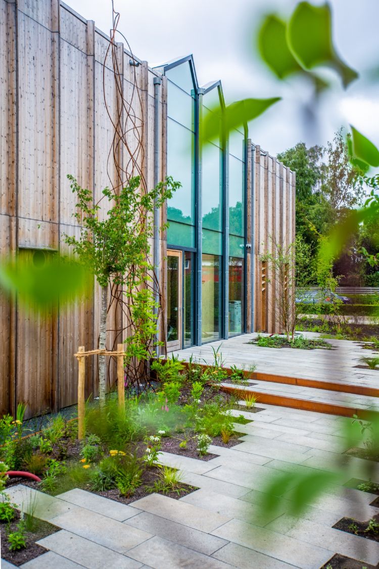 Het volledig demontabele kantoorpand is gerealiseerd door Wam & Van Duren. Het volledig demontabele kantoorpand is gerealiseerd door Wam & Van Duren.