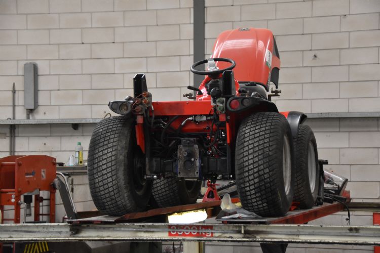 Het onderhoud bij Van Raaij Groenverzorging gebeurt veelal in de eigen werkplaats. Het onderhoud bij Van Raaij Groenverzorging gebeurt veelal in de eigen werkplaats.