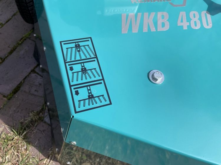 Bij slijtage van de borstel kun je de positie aanpassen. Bij slijtage van de borstel kun je de positie aanpassen.