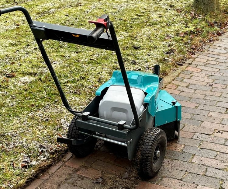 Zowel de accu- als de benzineversie van de Remarc WKB480 beschikt over massieve, dus lekvrije banden. Zowel de accu- als de benzineversie van de Remarc WKB480 beschikt over massieve, dus lekvrije banden.