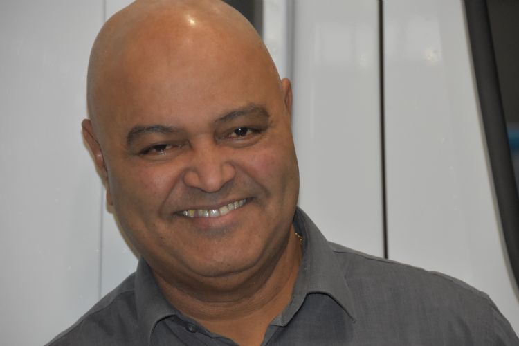 Derick Hok-A-Hin: 'Contracten ontbraken en er waren meerdere voorkeursleveranciers actief voor beide diensten.' Derick Hok-A-Hin: 'Contracten ontbraken en er waren meerdere voorkeursleveranciers actief voor beide diensten.'