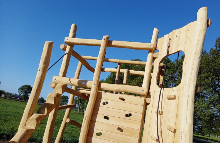 André van Luttikhuizen gebruikt bij het ontwikkelen van speeltoestellen het liefst zo min mogelijk kleur. André van Luttikhuizen gebruikt bij het ontwikkelen van speeltoestellen het liefst zo min mogelijk kleur.