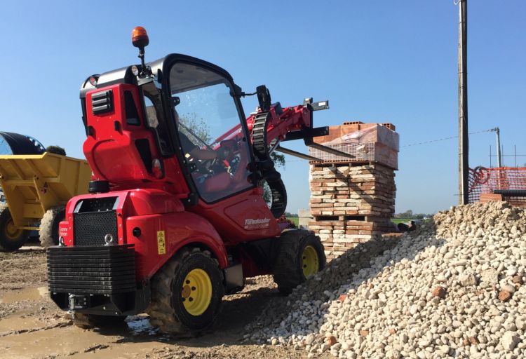 De cabineversie van de Gianni Ferrari H440-2S Turboloader De cabineversie van de Gianni Ferrari H440-2S Turboloader