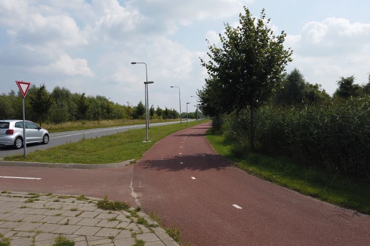 Eco2shields langs een fietspad in Barendrecht Eco2shields langs een fietspad in Barendrecht