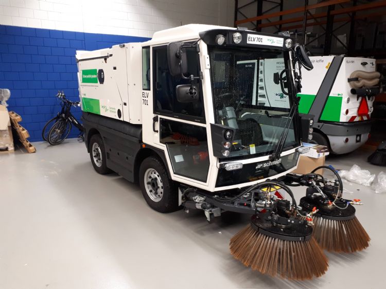 'Recentelijk nog een tiental van deze machines besteld bij Schmidt' 'Recentelijk nog een tiental van deze machines besteld bij Schmidt'