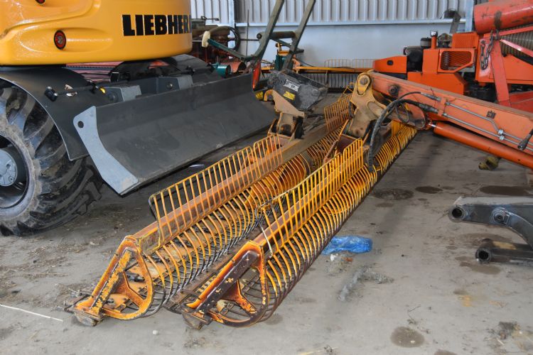 De maaikorven zijn de afgelopen decennia aanzienlijk breder geworden. De maaikorven zijn de afgelopen decennia aanzienlijk breder geworden.