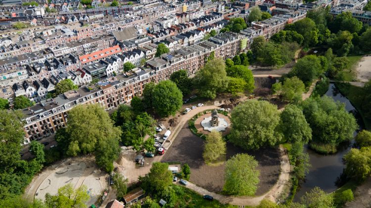 Luchtfoto van het Sarphatipark in Amsterdam Luchtfoto van het Sarphatipark in Amsterdam