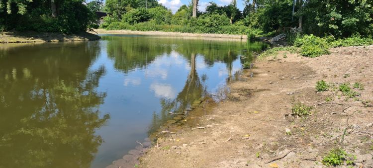 Met onderwaterbeschoeiing zijn natuurlijkvriendelijke oevers gecreëerd, wat ook nog eens prettiger is voor de fauna Met onderwaterbeschoeiing zijn natuurlijkvriendelijke oevers gecreëerd, wat ook nog eens prettiger is voor de fauna