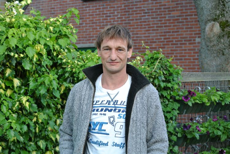 Ton Zuidervaart: 'Als het straks weer regent, dan houden dat water graag vast in de berm.' Ton Zuidervaart: 'Als het straks weer regent, dan houden dat water graag vast in de berm.'