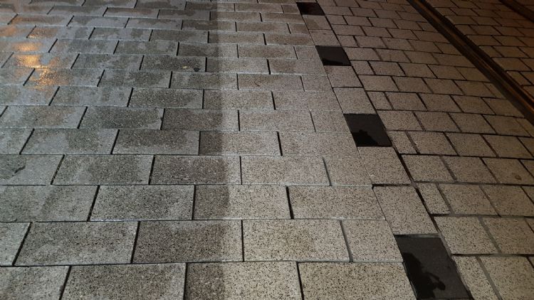 Het lijkt schaduw, maar het is vies. Rechts is het schoon. Het lijkt schaduw, maar het is vies. Rechts is het schoon.