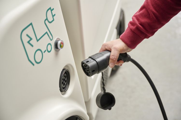 Voor het (bij)laden van de accu's kun je ook gemakkelijk terecht bij openbare laadpalen. Voor het (bij)laden van de accu's kun je ook gemakkelijk terecht bij openbare laadpalen.