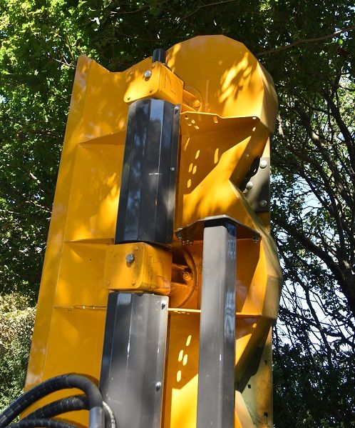 Hemos beperkte het gewicht door met cardanassen en kleine tandwielkasten te werken. Hemos beperkte het gewicht door met cardanassen en kleine tandwielkasten te werken.