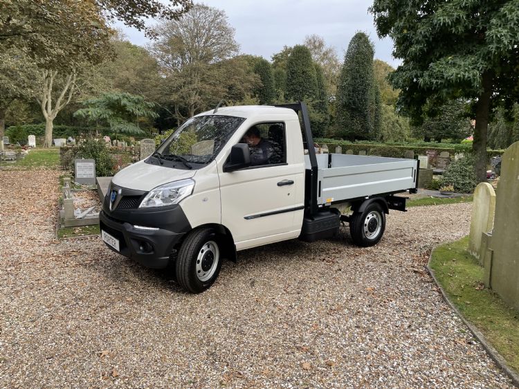 De Piaggio Porter NP6 is smal en heeft een grote actieradius De Piaggio Porter NP6 is smal en heeft een grote actieradius