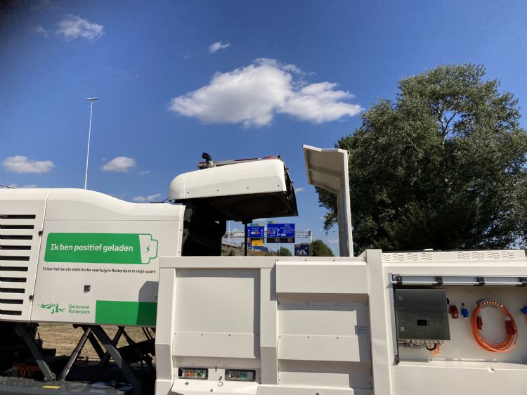 De vultrechter werd aangepast aan de kiphoogte van de Ravo's. De vultrechter werd aangepast aan de kiphoogte van de Ravo's.