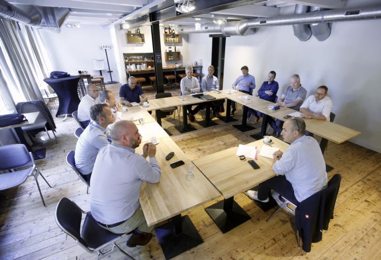 Goed gesprek tijdens het aanbestedingscafé Goed gesprek tijdens het aanbestedingscafé