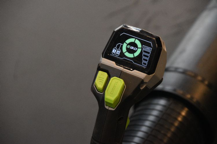 Display op de handgreep van de rugbladblazer Display op de handgreep van de rugbladblazer