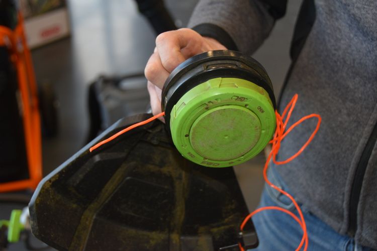 De EGO Power+ Powerload-draadtrimmer met Line IQ De EGO Power+ Powerload-draadtrimmer met Line IQ