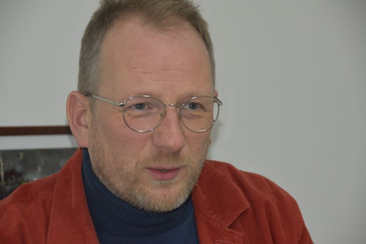 Theo de Jong: 'Frisian Motors zit in een stroomversnelling' Theo de Jong: 'Frisian Motors zit in een stroomversnelling'