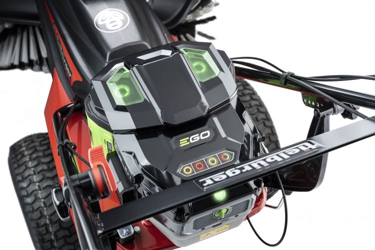 De veegmachine loopt op Ego-accu's De veegmachine loopt op Ego-accu's