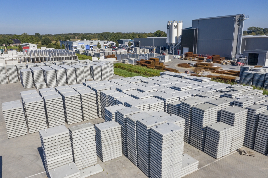 Buitenterrein van Zwaagstra Beton Buitenterrein van Zwaagstra Beton