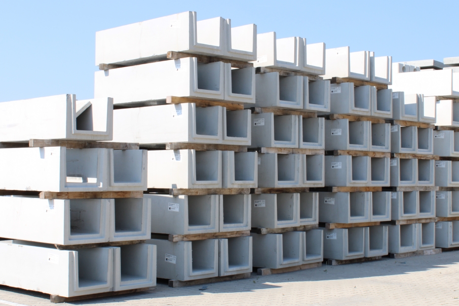 André Veerkamp: 'Ik denk dat wij met deze XL-slibvanggoot wel uniek zijn.' André Veerkamp: 'Ik denk dat wij met deze XL-slibvanggoot wel uniek zijn.'