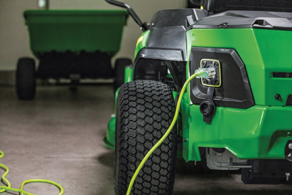 Binnen vier uur opgeladen aan een 230V-stopcontact Binnen vier uur opgeladen aan een 230V-stopcontact