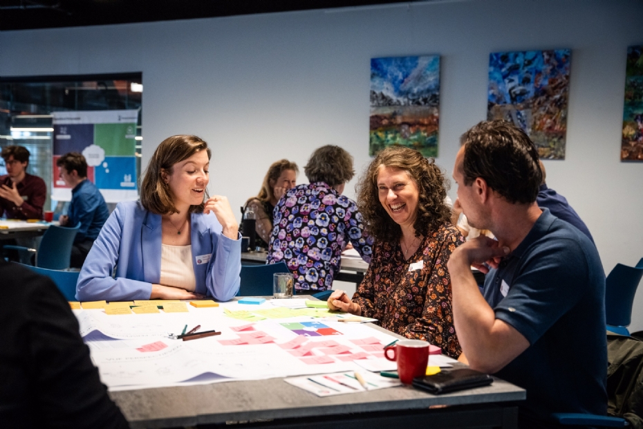 Samen aan de slag. Foto door: Rocketboys Samen aan de slag. Foto door: Rocketboys