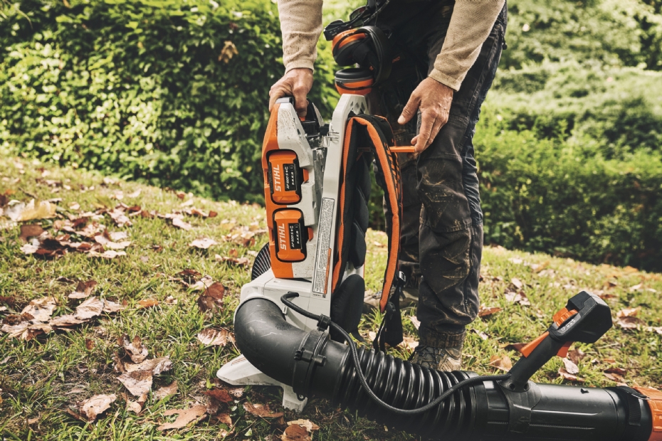 Er kunnen twee accu's van het Stihl AP-systeem na elkaar worden gebruikt Er kunnen twee accu's van het Stihl AP-systeem na elkaar worden gebruikt