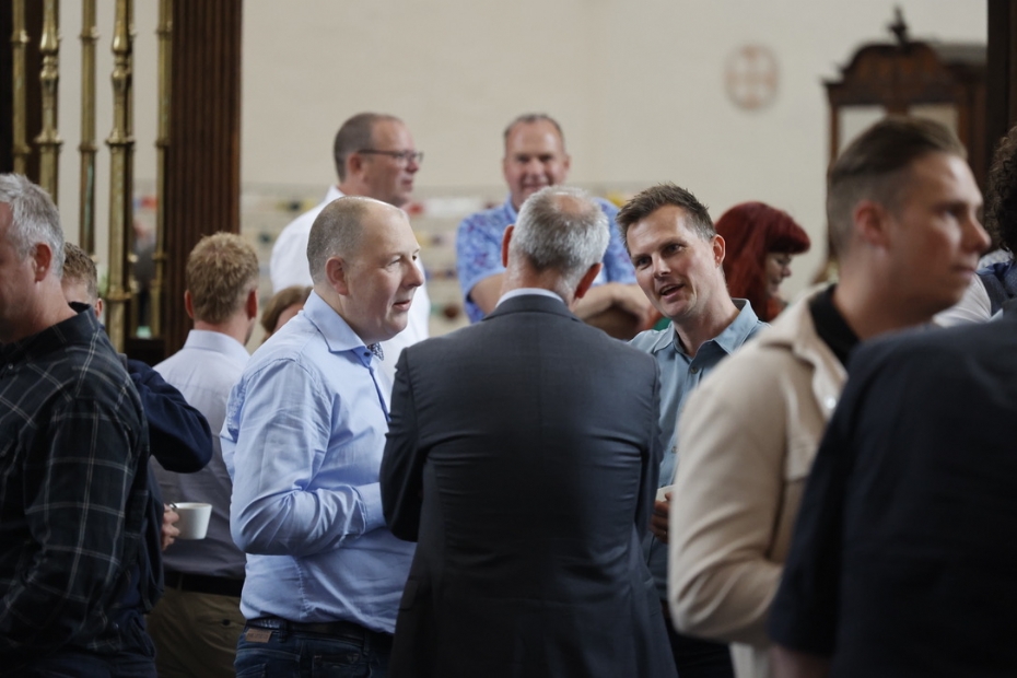 Tijd om elkaar te ontmoeten in een informele setting. Beeld: Norminstituut Bomen Tijd om elkaar te ontmoeten in een informele setting. Beeld: Norminstituut Bomen