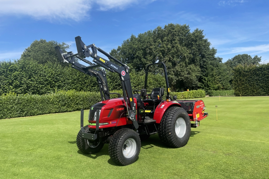 Tractoren die geen geluidshinder opleveren, zijn ideaal op golfbanen Tractoren die geen geluidshinder opleveren, zijn ideaal op golfbanen