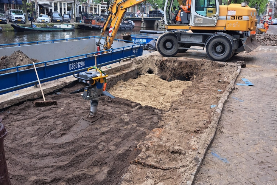 De groeiplaatsen worden ingericht onder de parkeerplaatsen De groeiplaatsen worden ingericht onder de parkeerplaatsen