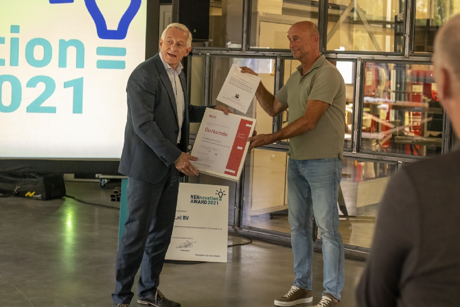 Leon Sterk (r) met CWA-certificaat <rechterpersoon mag uitgesneden worden> Leon Sterk (r) met CWA-certificaat <rechterpersoon mag uitgesneden worden>