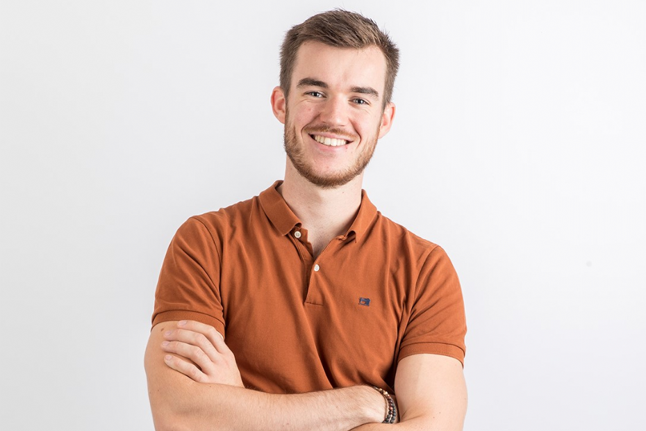 Berend Aelbers: 'In de ideale situatie is er voldoende doorloop op de parkeerplaatsen. Dan ontstaat er namelijk vanzelf een maaiend effect en hoef je minder onderhoud te plegen' Berend Aelbers: 'In de ideale situatie is er voldoende doorloop op de parkeerplaatsen. Dan ontstaat er namelijk vanzelf een maaiend effect en hoef je minder onderhoud te plegen'