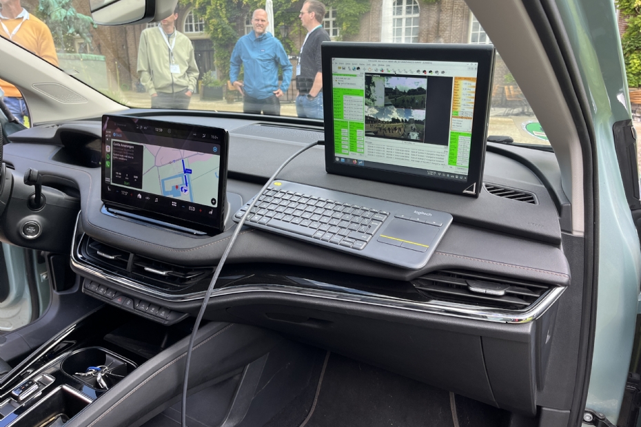 De bijrijder ziet de gescande gegevens direct. (foto van laptopscherm in de auto)