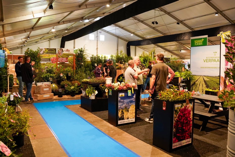 Dankzij de uitgezette routes hoeft de bezoeker geen stand te missen. Dankzij de uitgezette routes hoeft de bezoeker geen stand te missen.