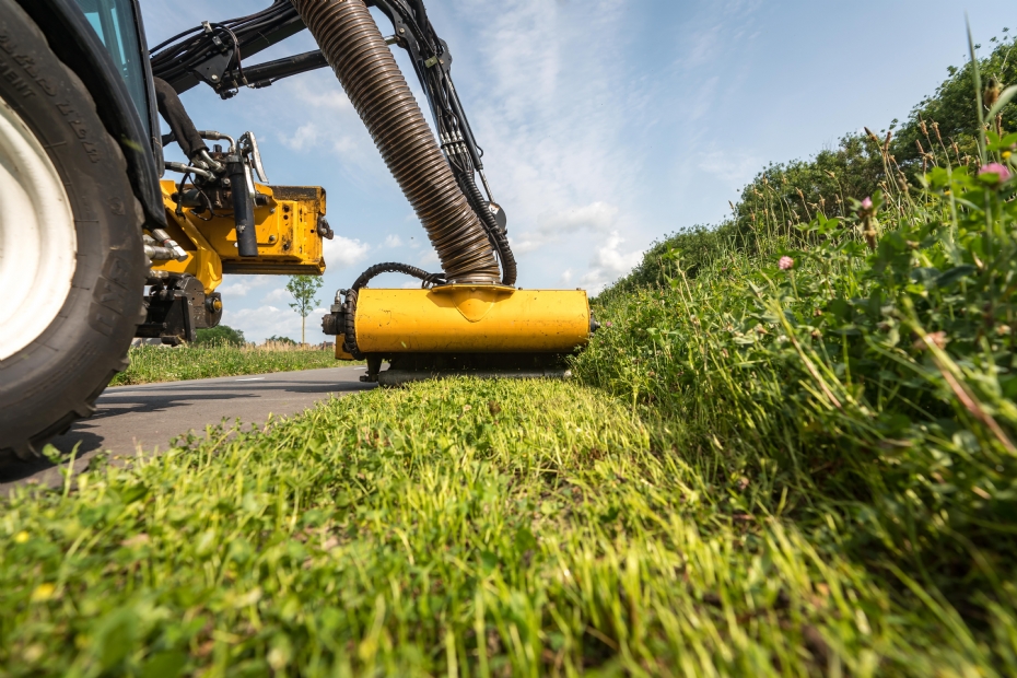 Voor een gevarieerd maaibeleid past de gemeente maar liefst achttien tot twintig verschillende maaimethoden toe Voor een gevarieerd maaibeleid past de gemeente maar liefst achttien tot twintig verschillende maaimethoden toe