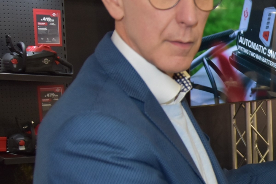 Johan Teeuwen, productmanager (tel. 06 27 19 72 03) Johan Teeuwen, productmanager (tel. 06 27 19 72 03)